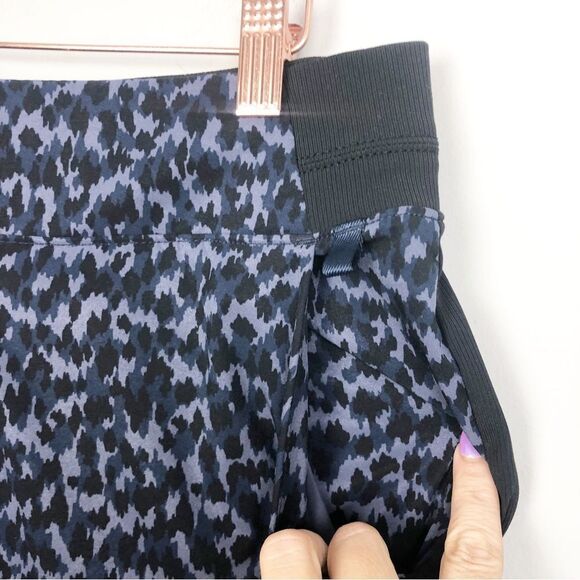 ATHLETA | Brooklyn Printed Shorts Blue & Navy Side Stripes Women’s Size 10 - Picture 7 of 12